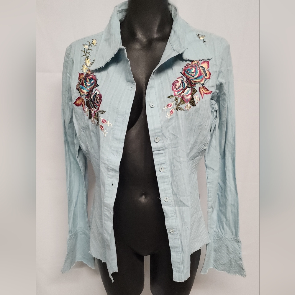 Cell embroidered button down top. Sz Med.  New